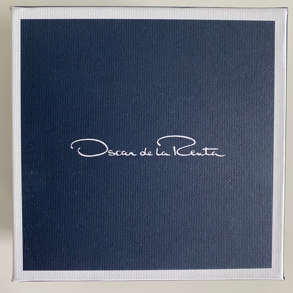 Oscar de la Renta crystal clip ons - Picture 8 of 8